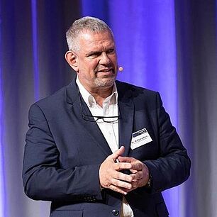 Portraitbild von Wolfgang Benz - Sprecher auf dem Engineering Summit 2025