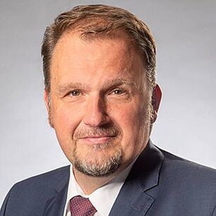 Dr. Hannes Storch
