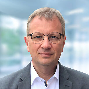 Portraitbild von Jürgen Woll - Sprecher auf dem Engineering Summit 2025